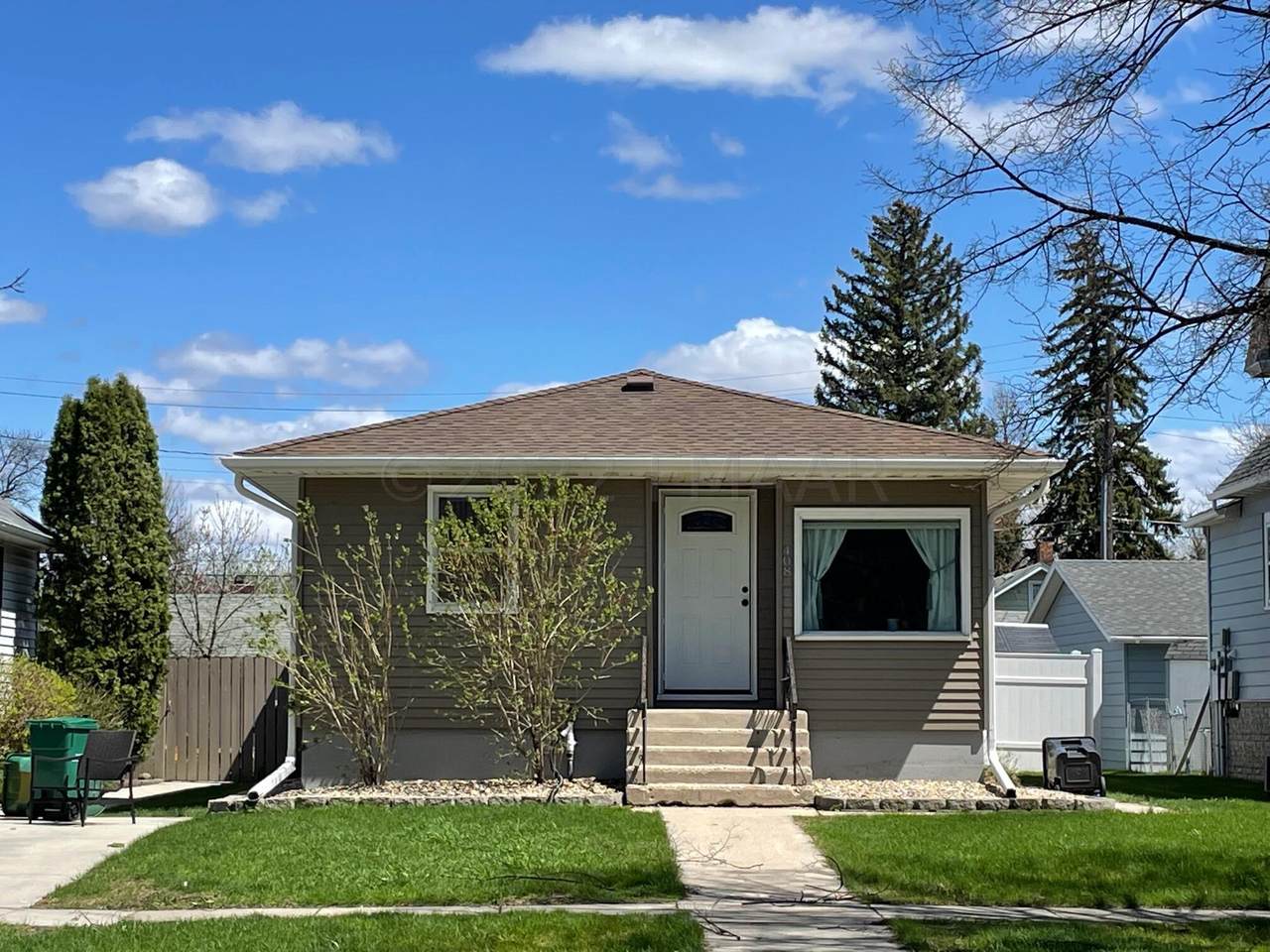 408 8TH Street - Photo 1