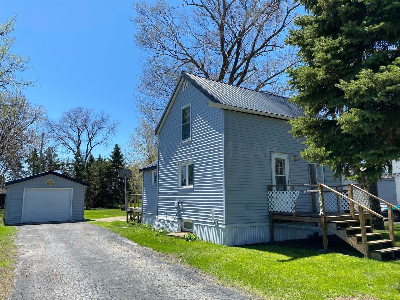 605 Main Avenue - Photo 1