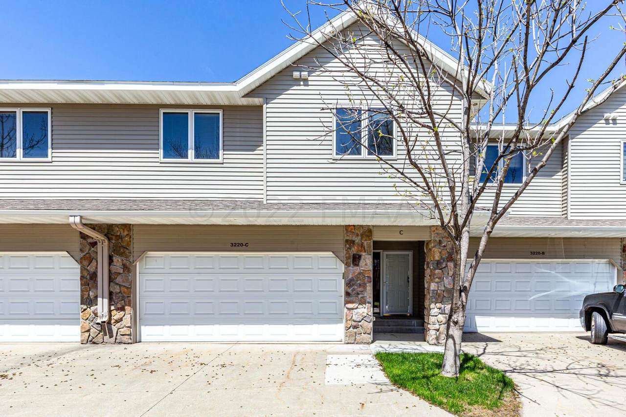 3220 40 Avenue - Photo 1