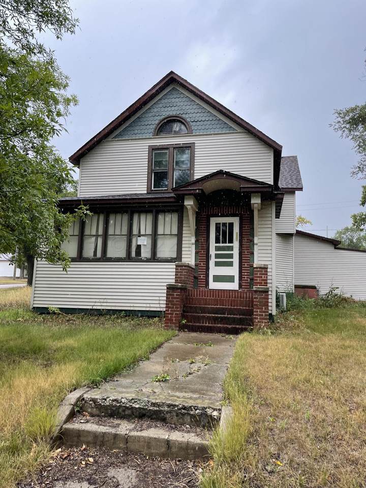 812 Forest Street - Photo 1
