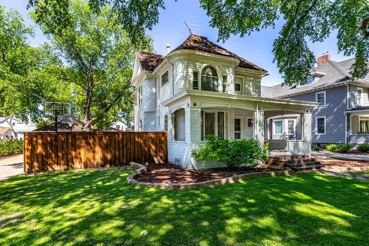 809 8 Street - Photo 1