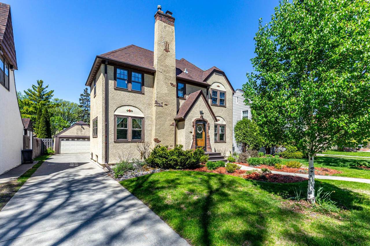 1533 9 Street - Photo 1