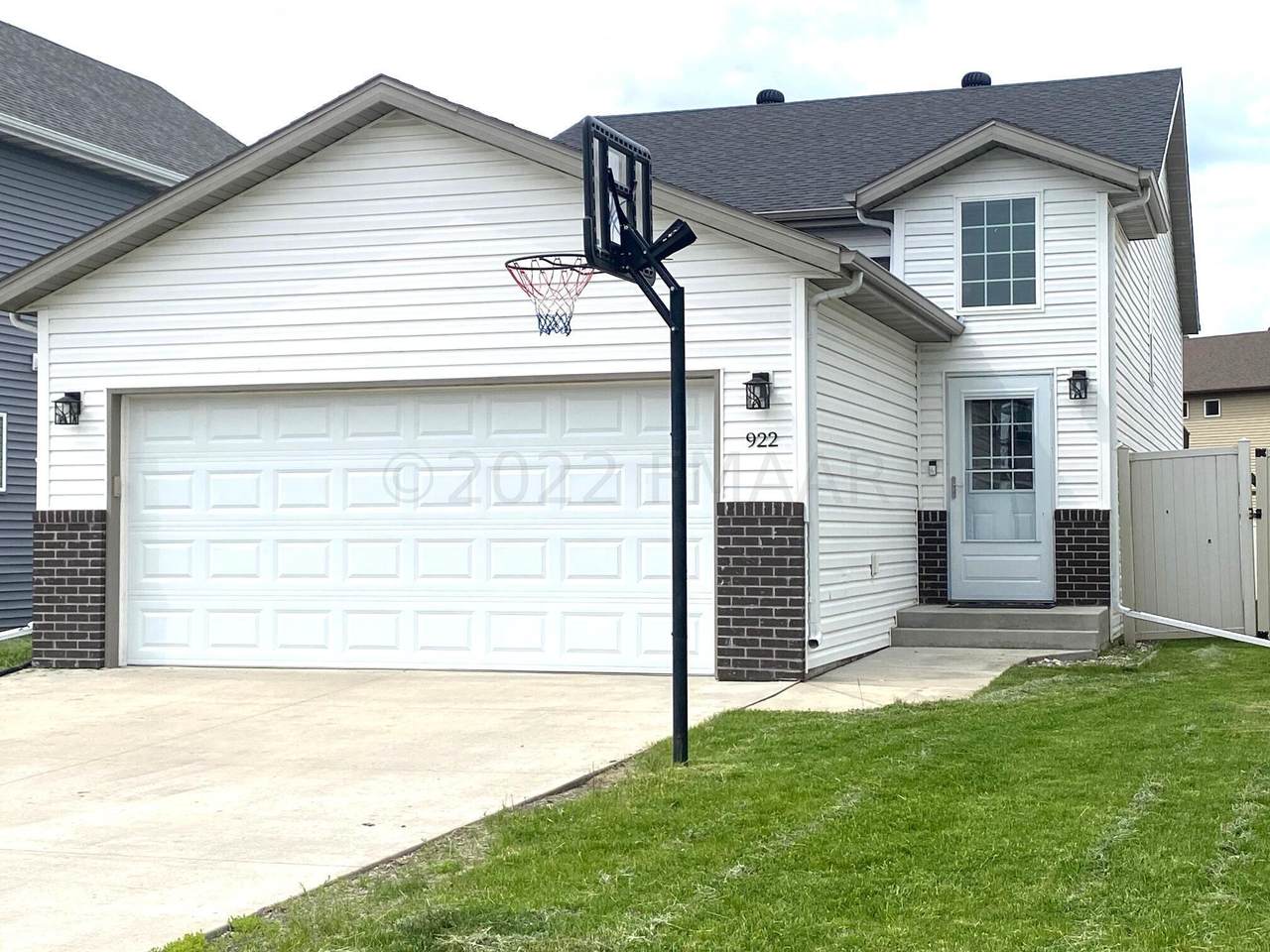 922 42 Avenue - Photo 1