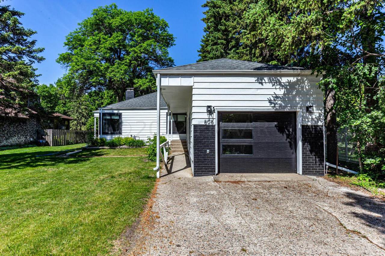 806 Sheyenne Street - Photo 1
