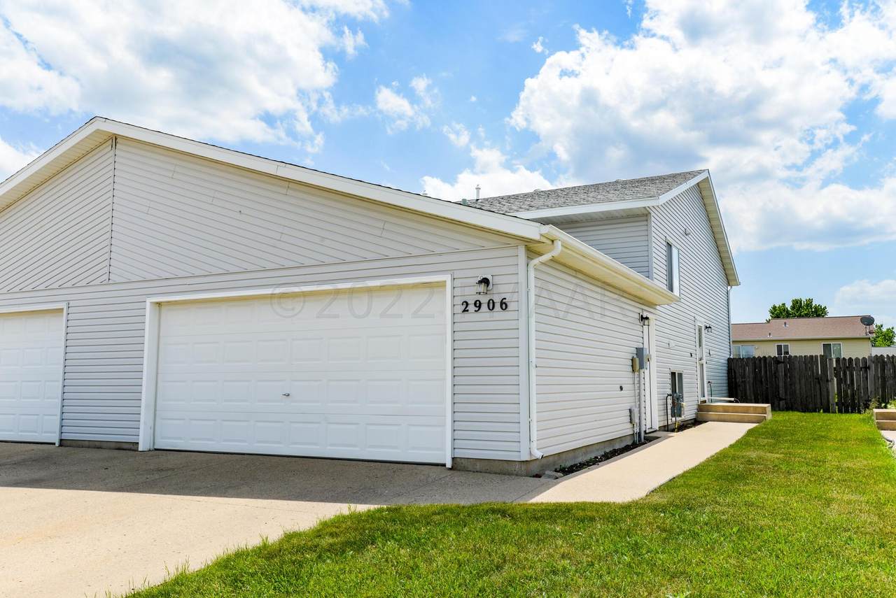 2906 Dakota Park Circle - Photo 1
