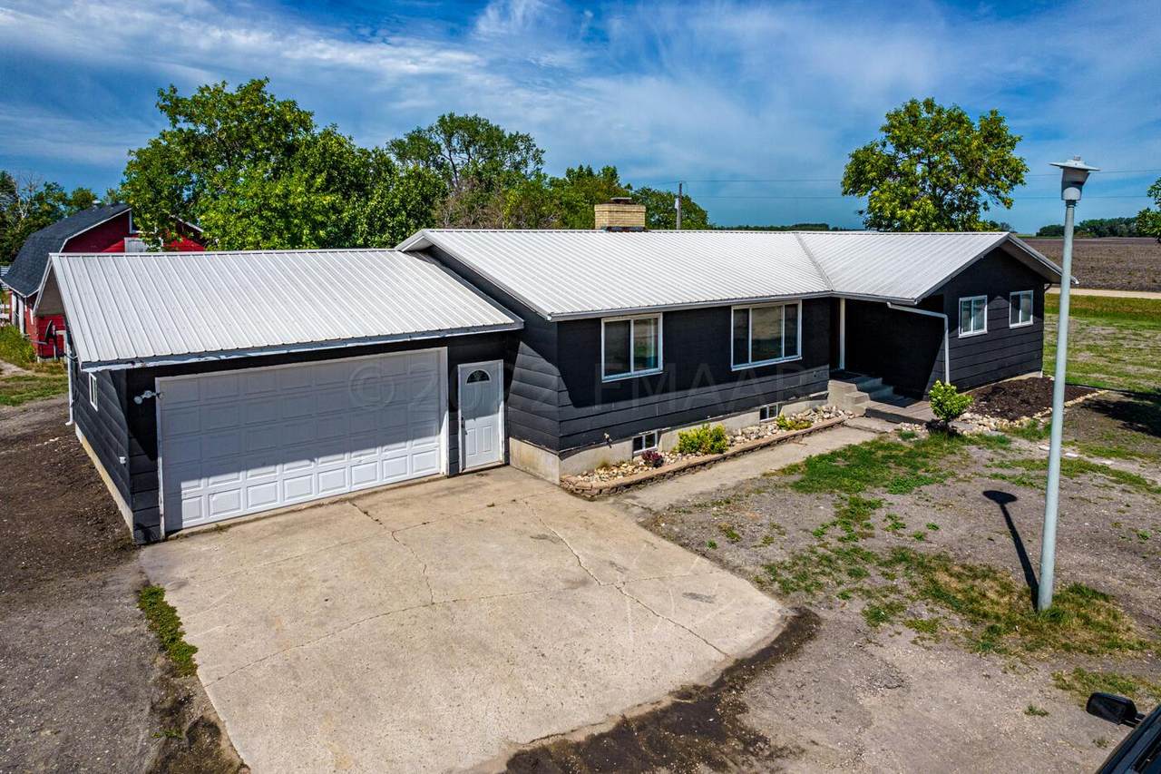 3202 13 Avenue - Photo 1