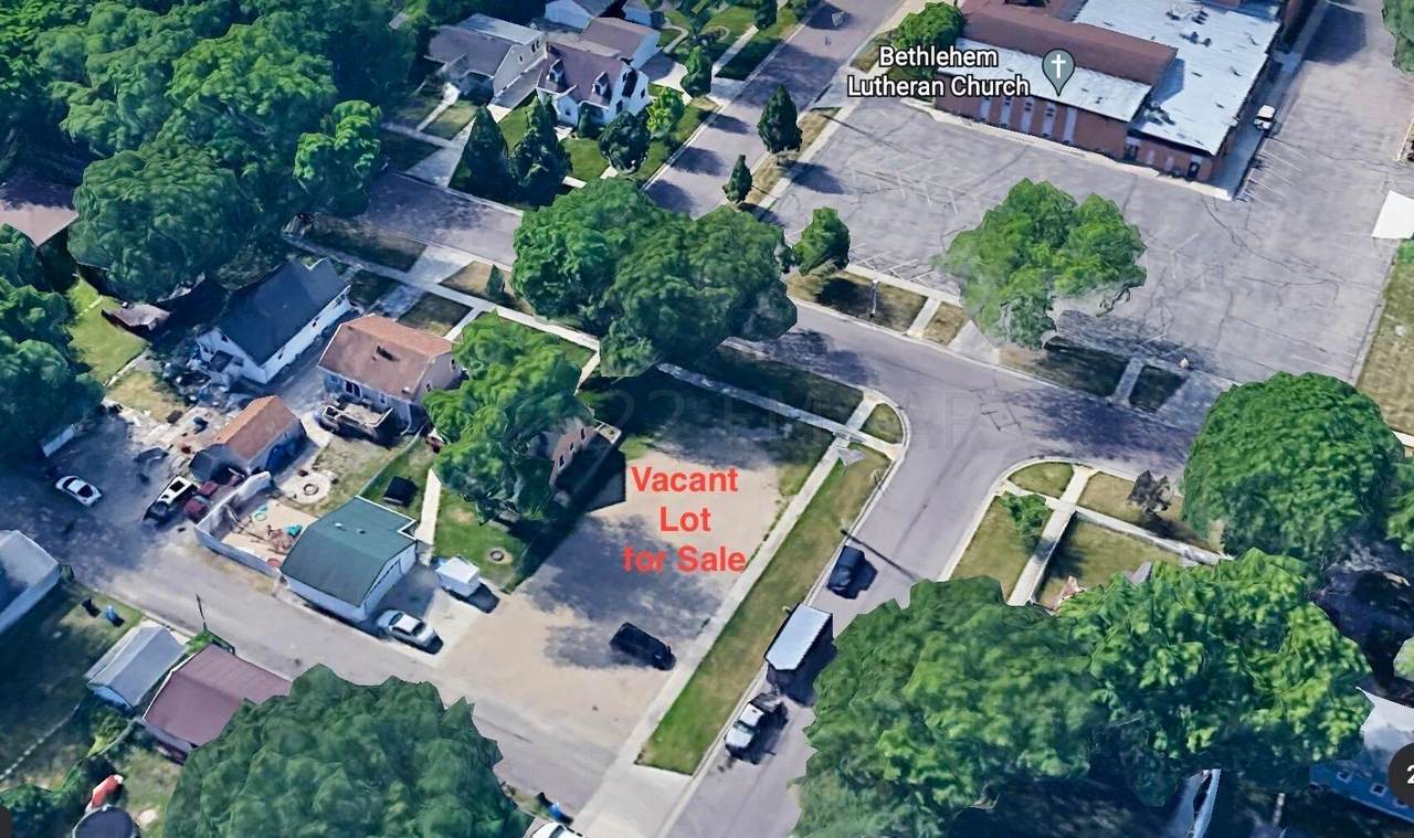 1543 6 Avenue - Photo 1