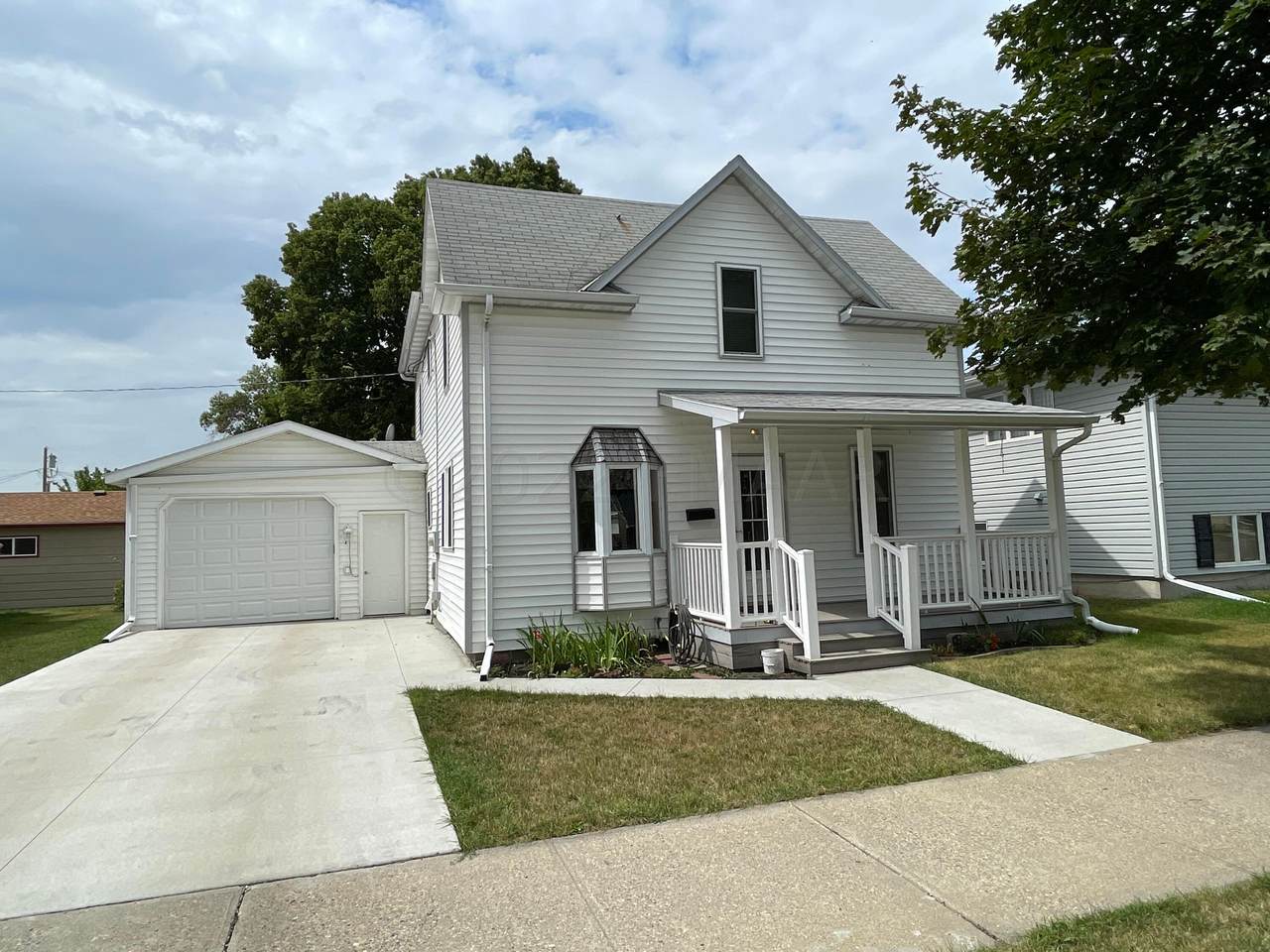 214 7TH Avenue - Photo 1