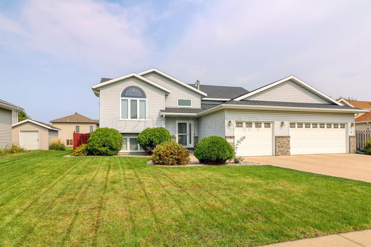 3415 46 Avenue - Photo 1