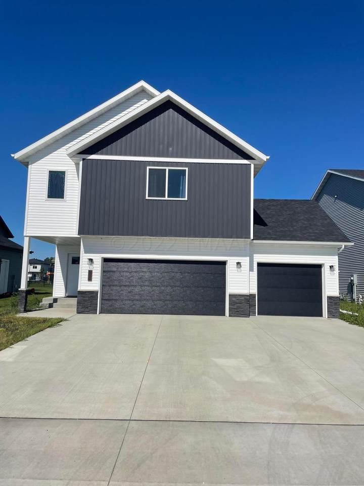 219 7 Street - Photo 1