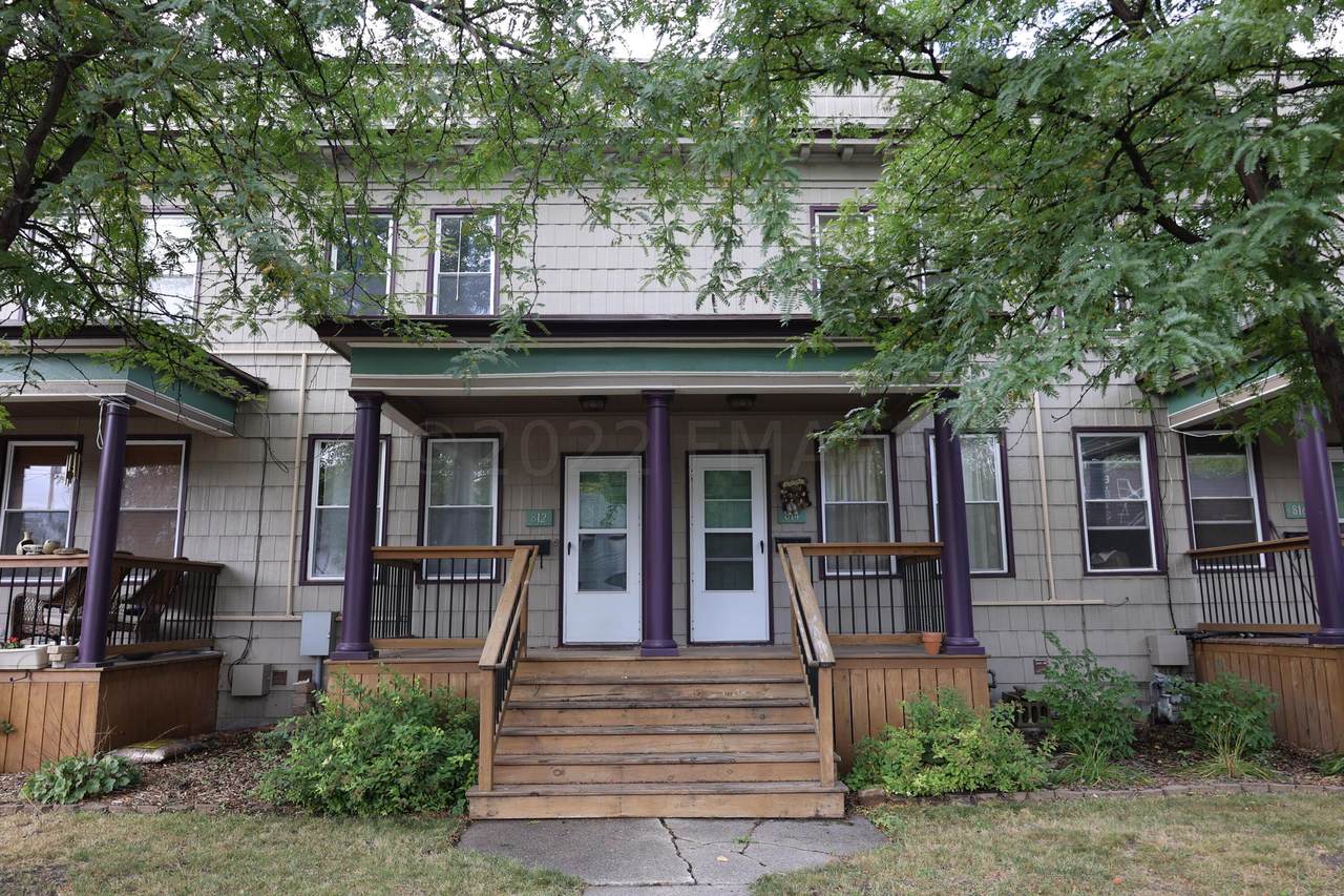 812 8 Street - Photo 1