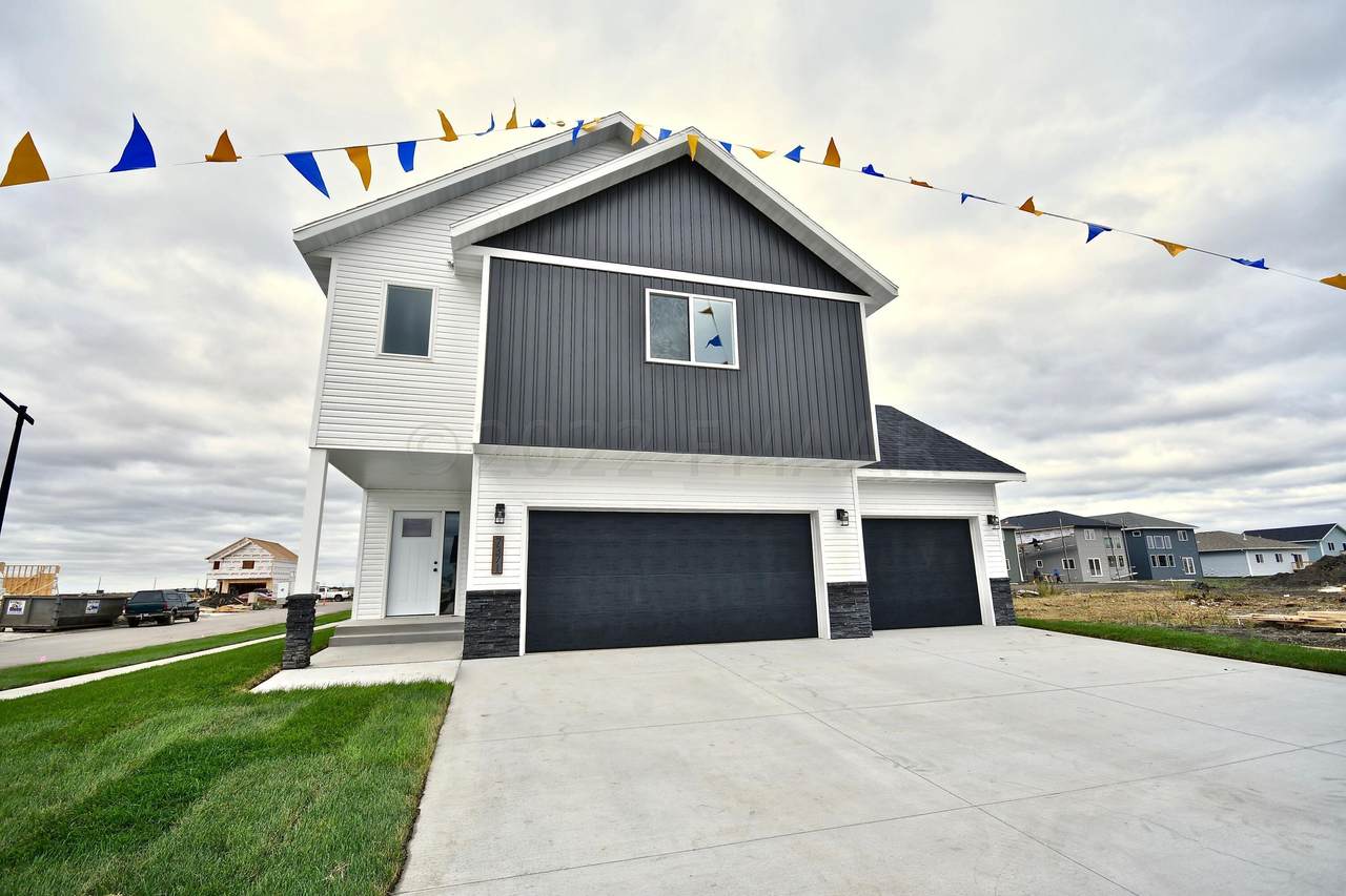 6710 70 Avenue - Photo 1