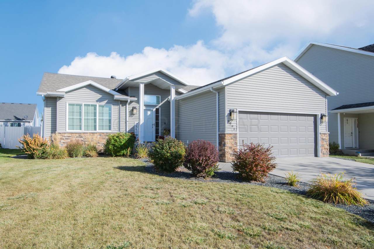 5993 57 Avenue - Photo 1