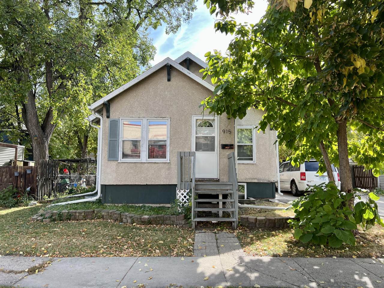 915 5TH Avenue - Photo 1