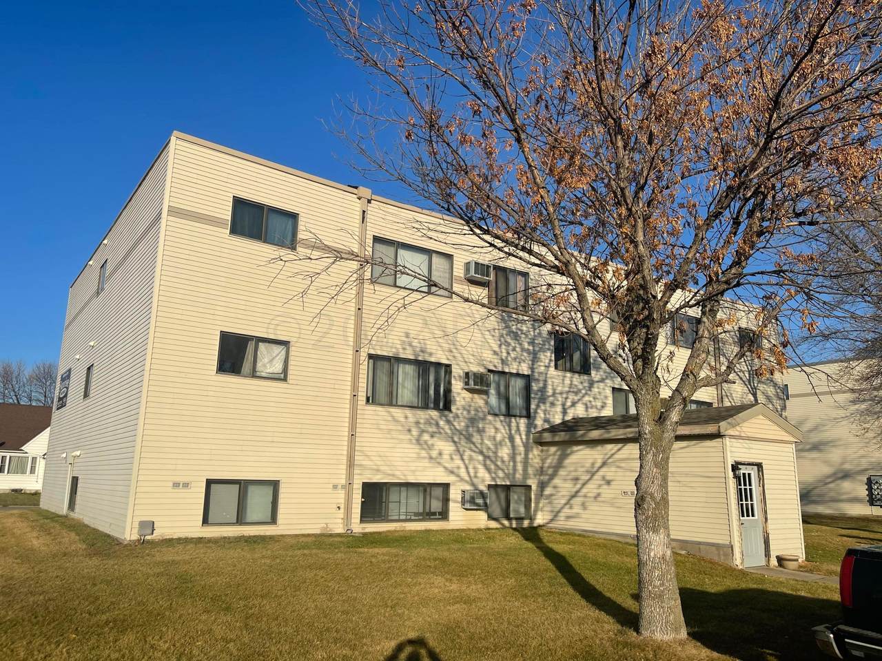 404-408 Sunrise Circle - Photo 1