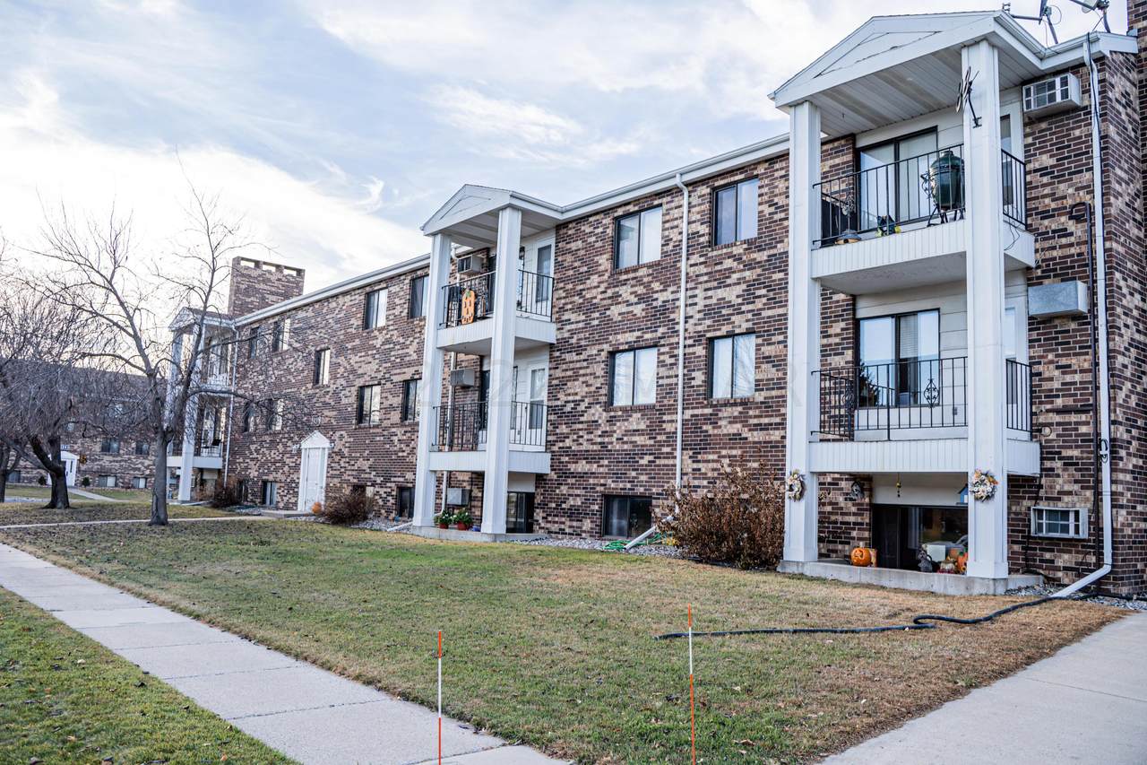331 Prairiewood Circle - Photo 1