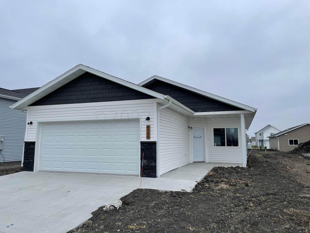6709 72 Avenue - Photo 1