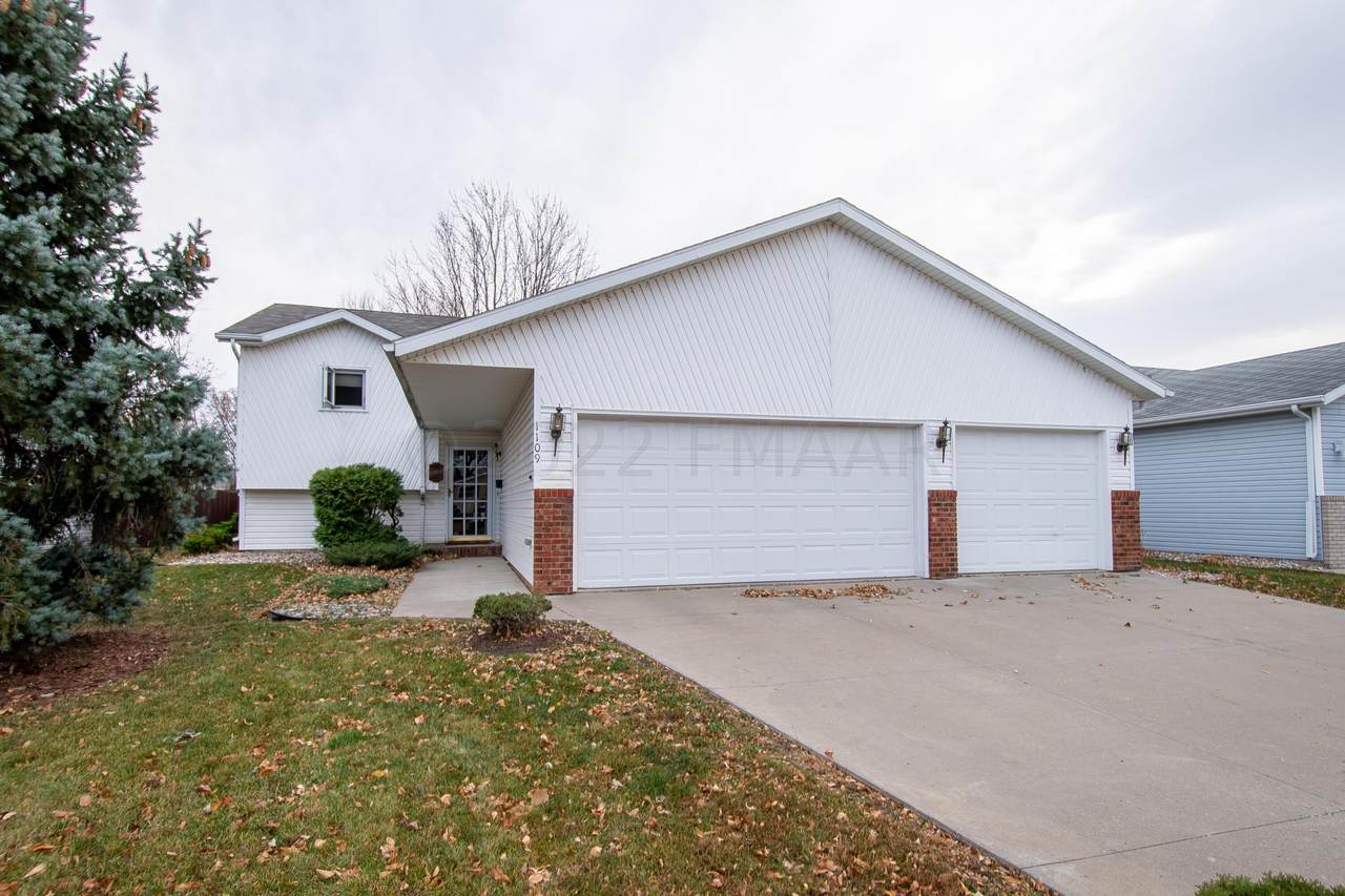 1109 4 Avenue - Photo 1