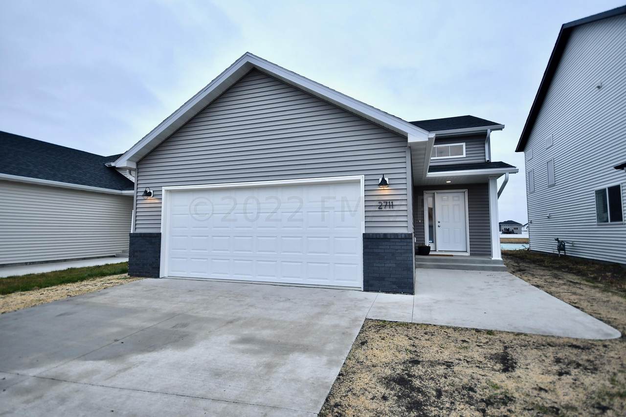 2711 14 Street - Photo 1