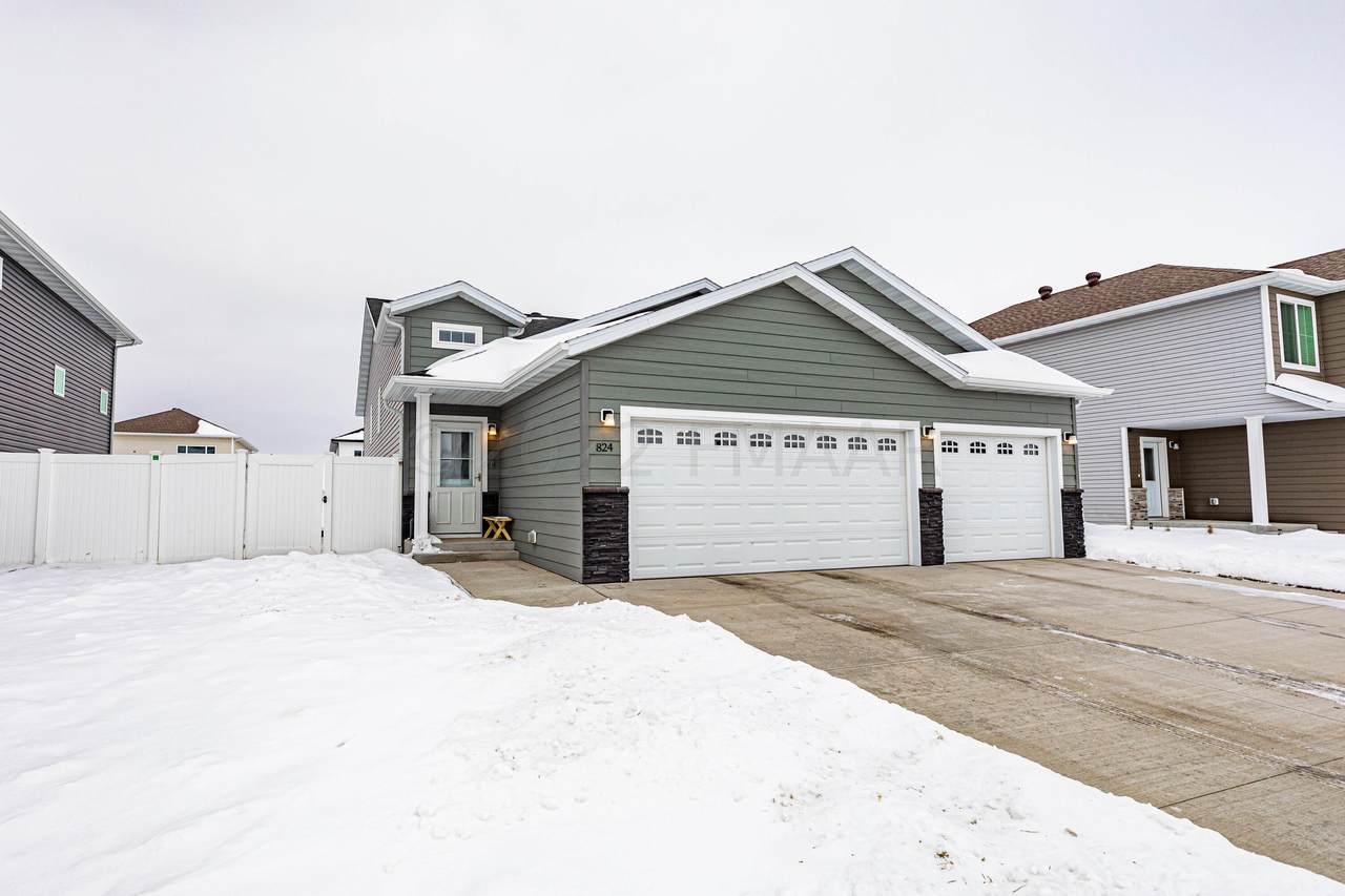 824 58 Avenue - Photo 1