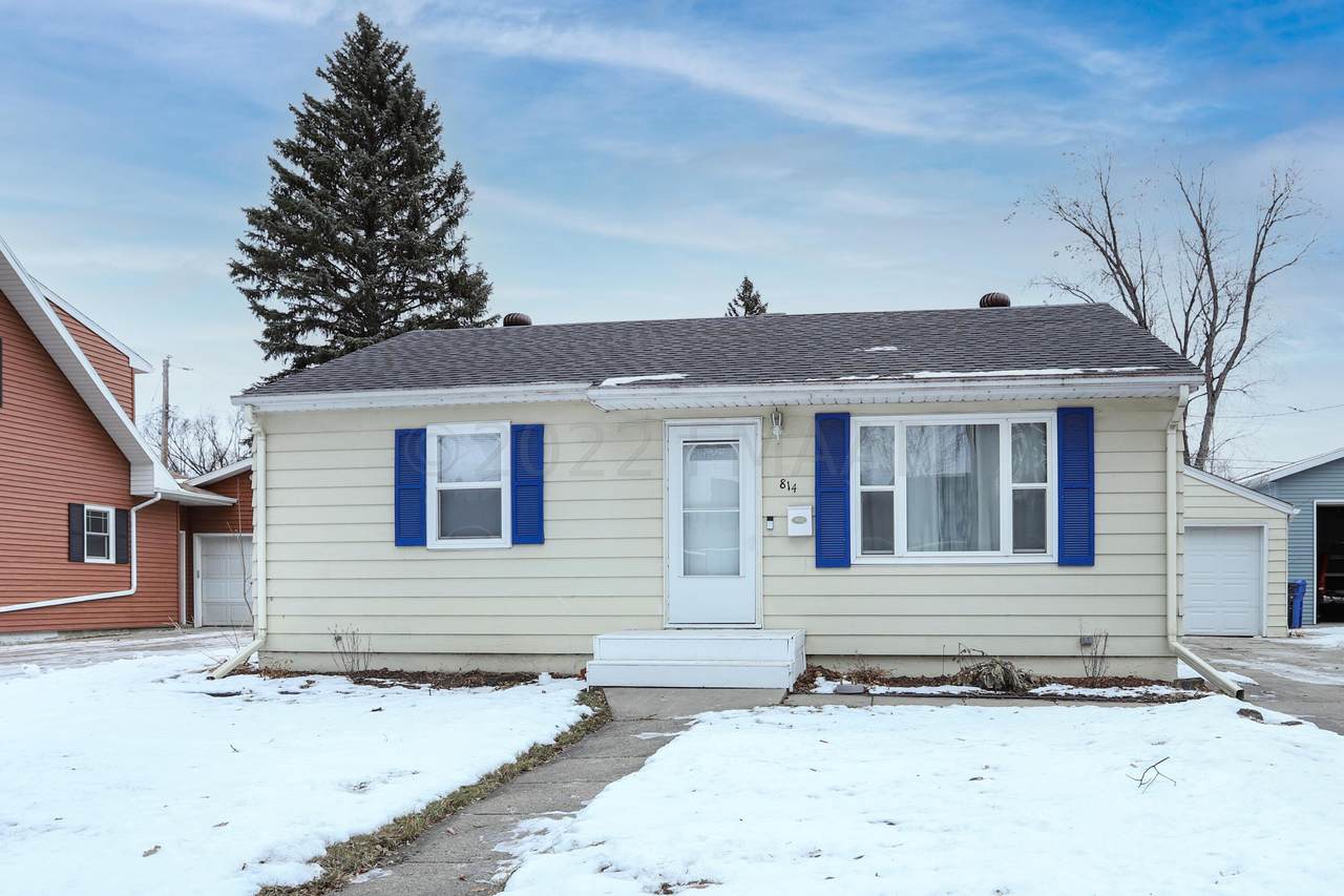 814 19 Street - Photo 1
