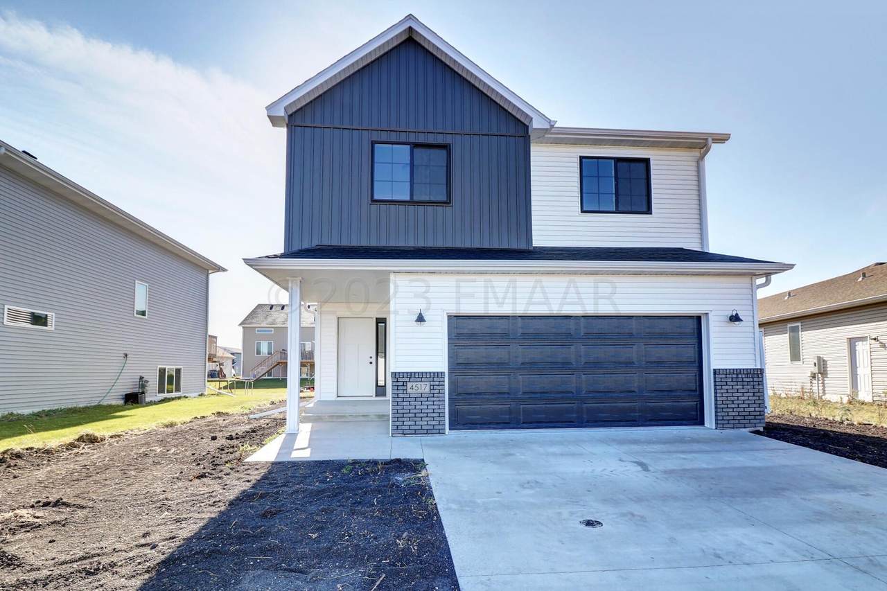 6055 8 Street - Photo 1