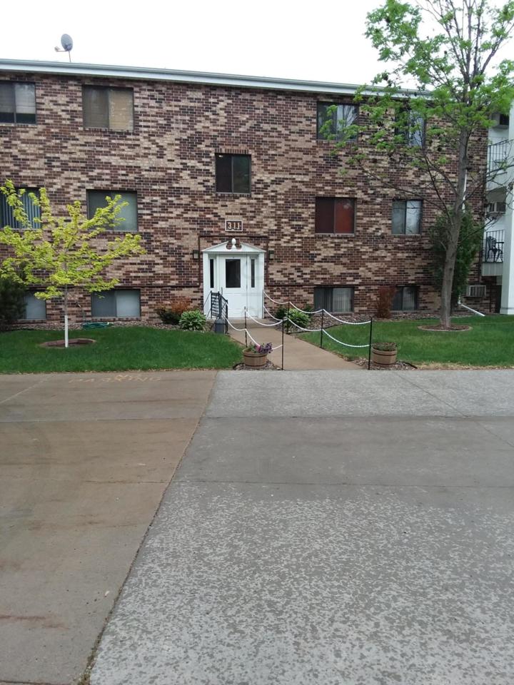 311 Prairiewood Circle - Photo 1