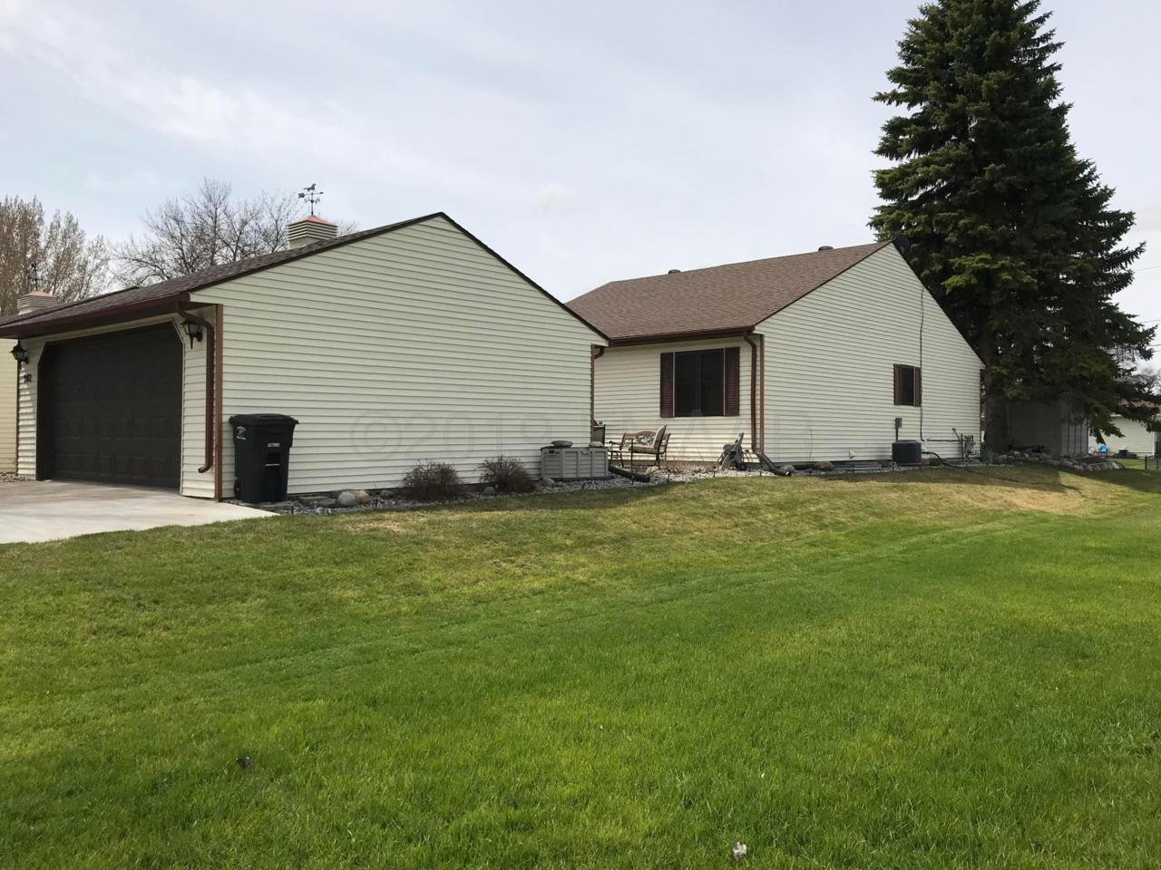 242 9 Avenue - Photo 1