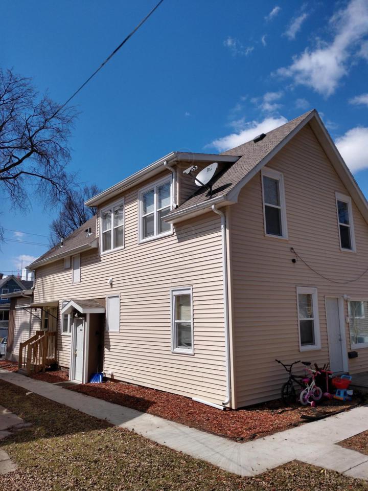 727 3 Street - Photo 1