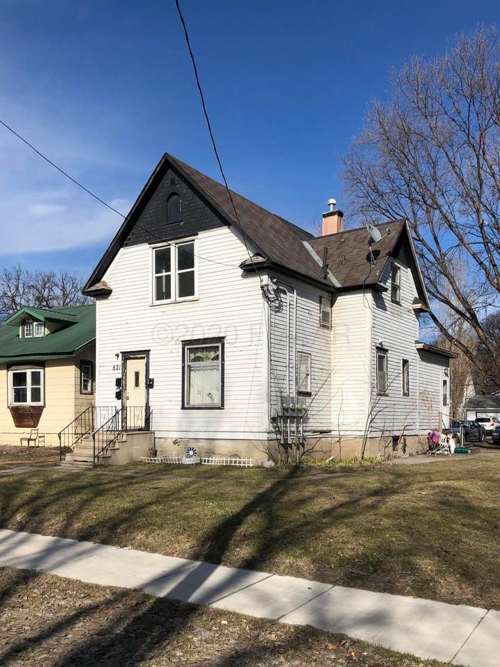 821 10 Street - Photo 1