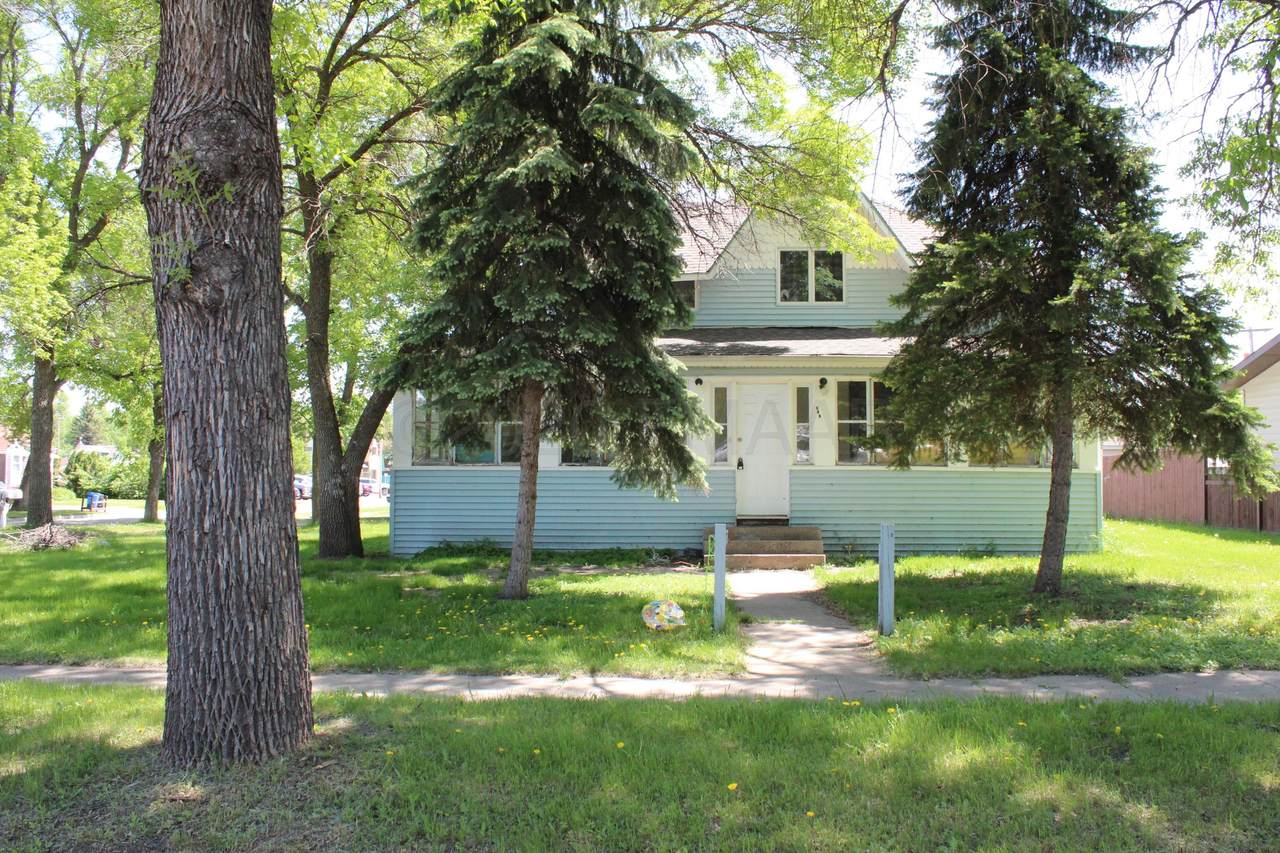 305 9TH Street - Photo 1