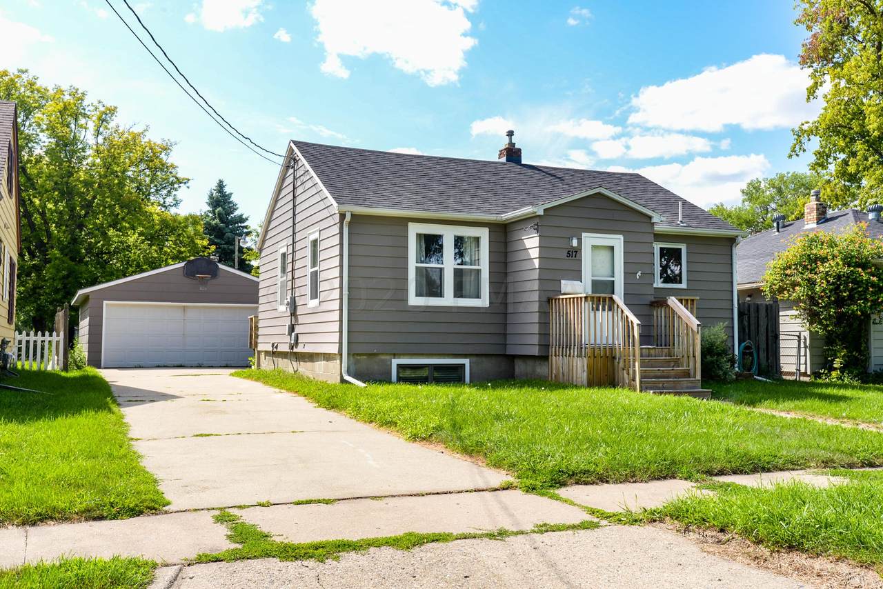 517 15TH Street - Photo 1