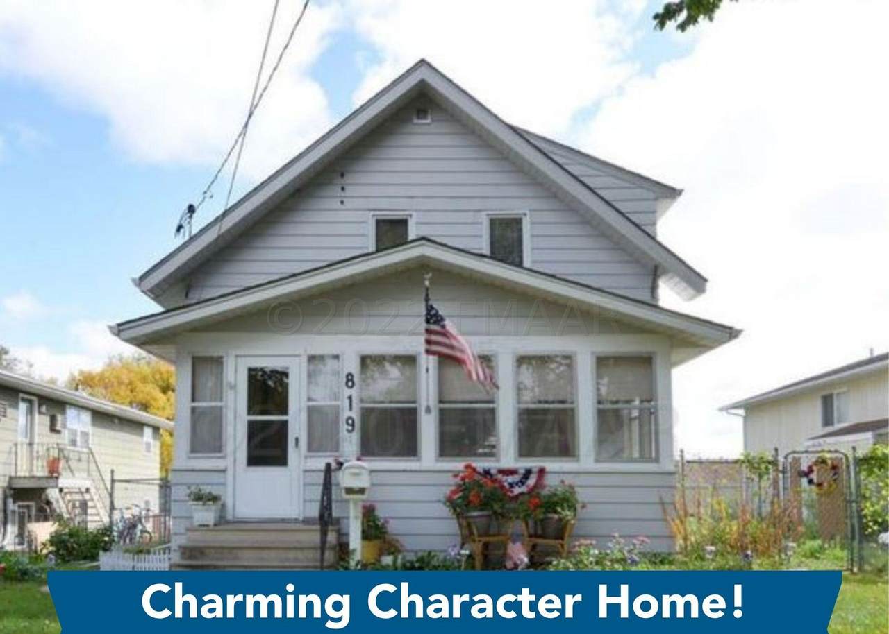819 1 Street - Photo 1