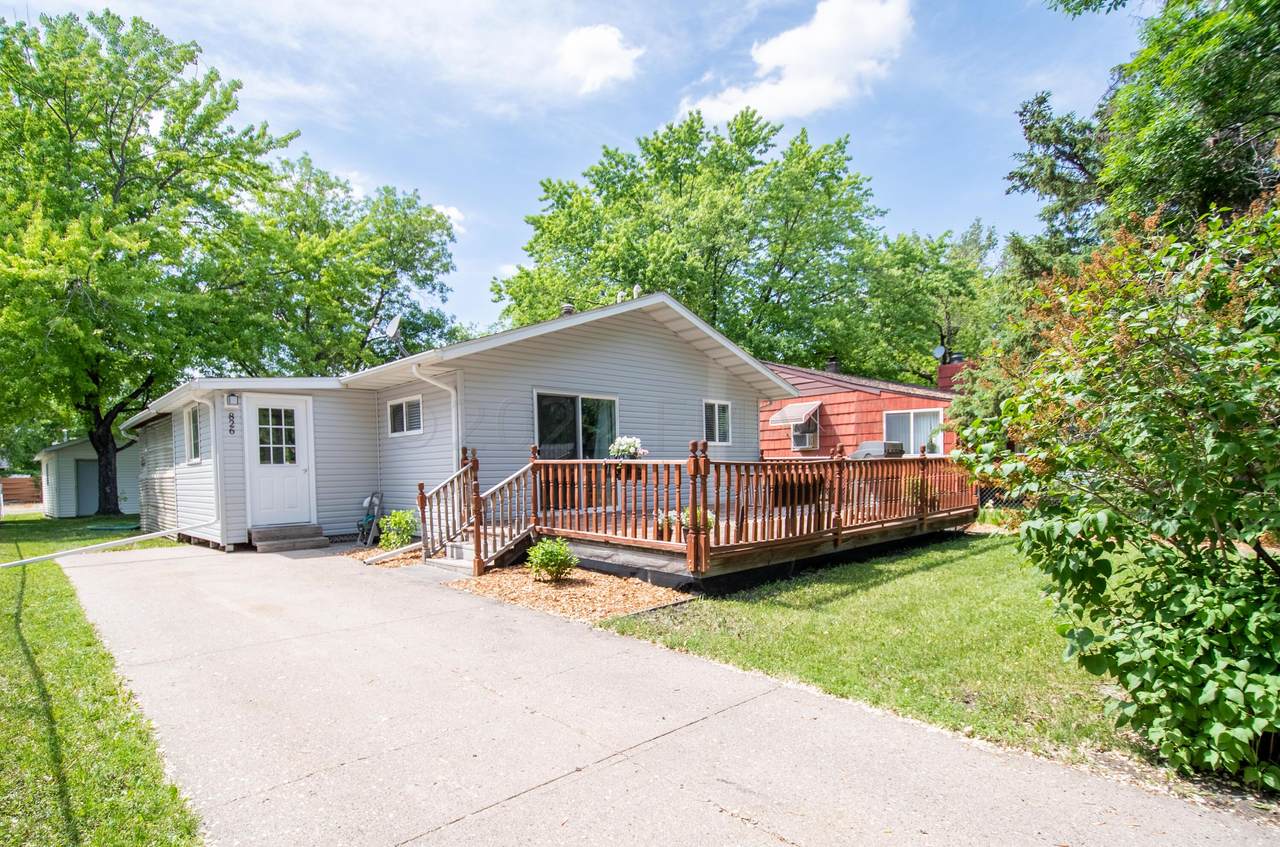 826 26 Street - Photo 1