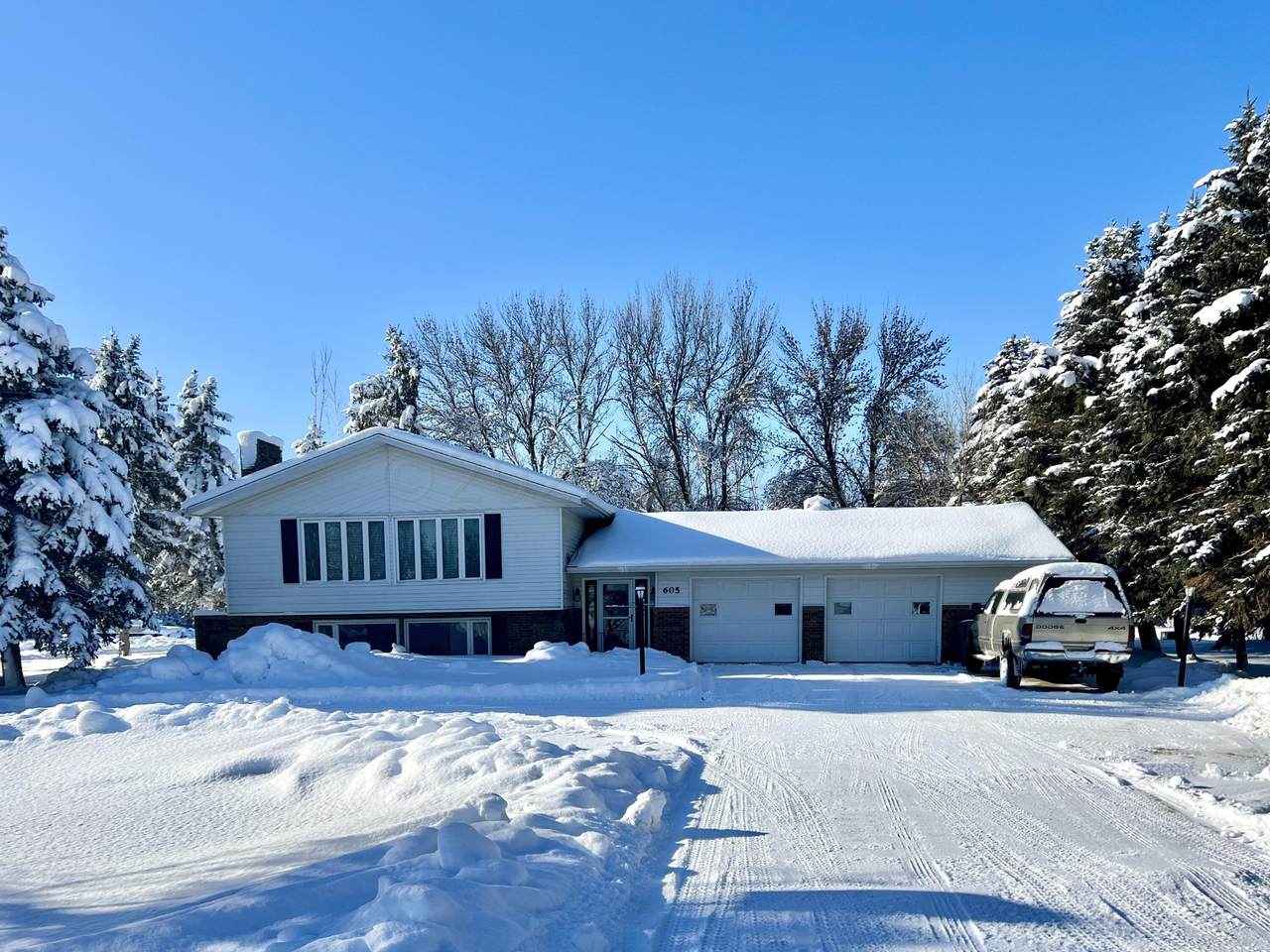 605 38TH Street - Photo 1
