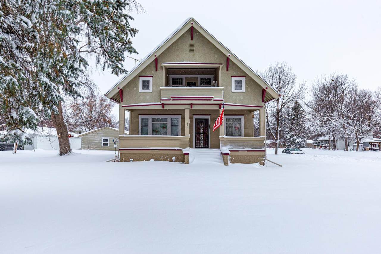 621 2 Street - Photo 1