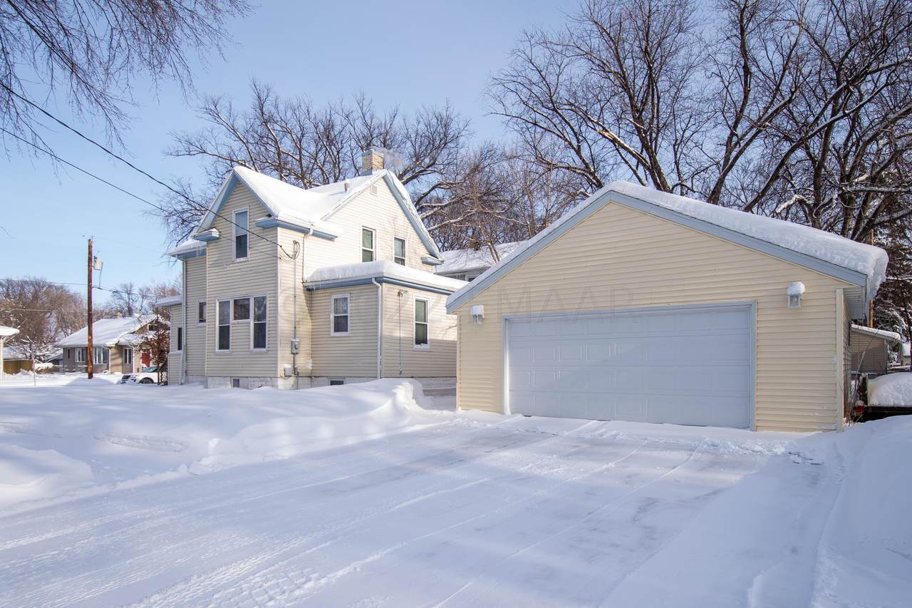 1124 9 Avenue - Photo 1