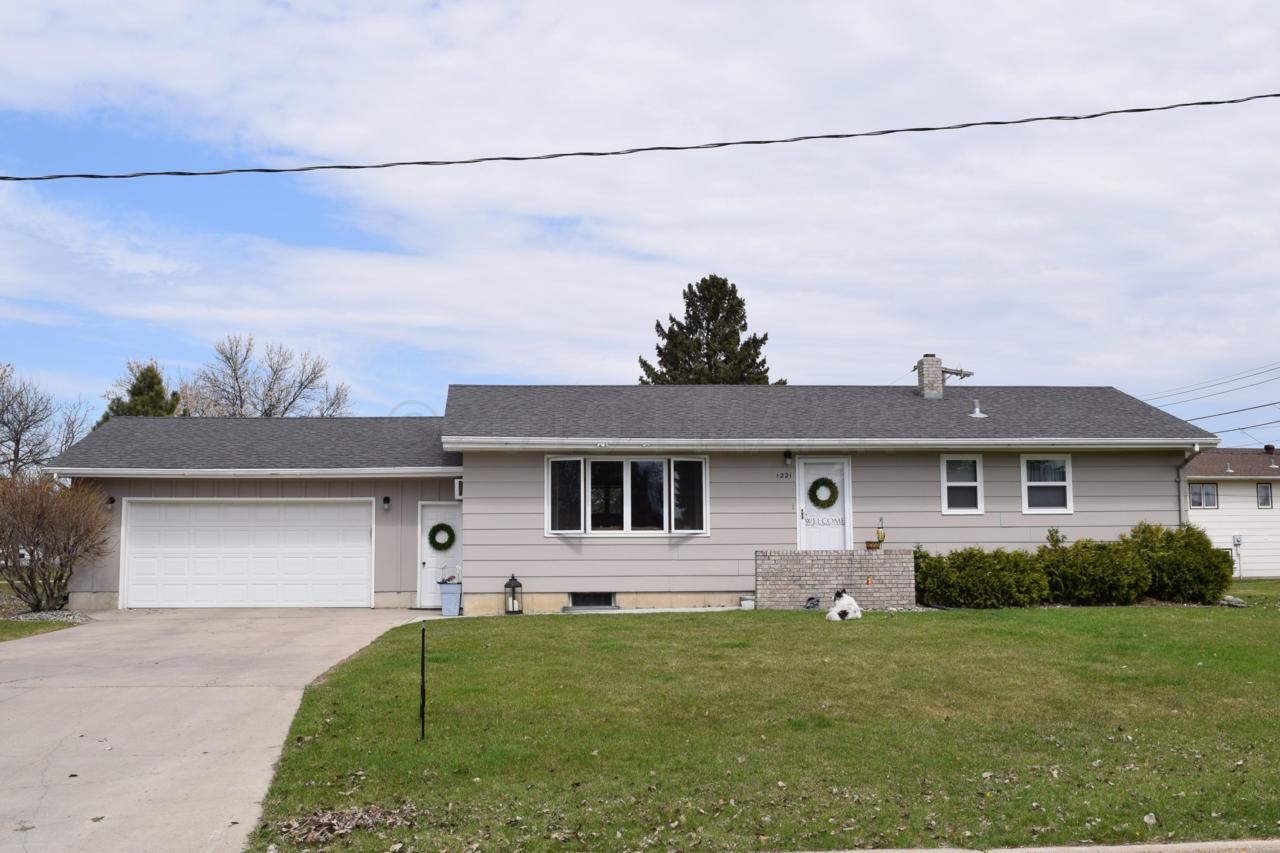 1221 1 Street - Photo 1