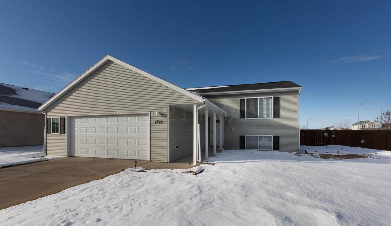 1714 13 Street - Photo 1