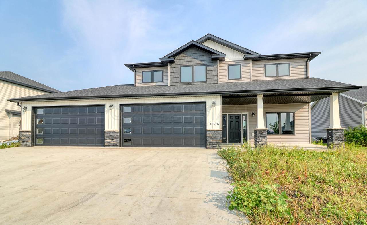 1028 50 Avenue - Photo 1