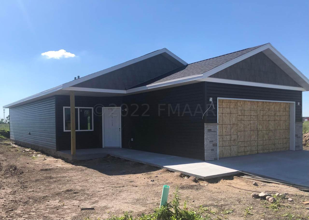 7038 67 Street - Photo 1