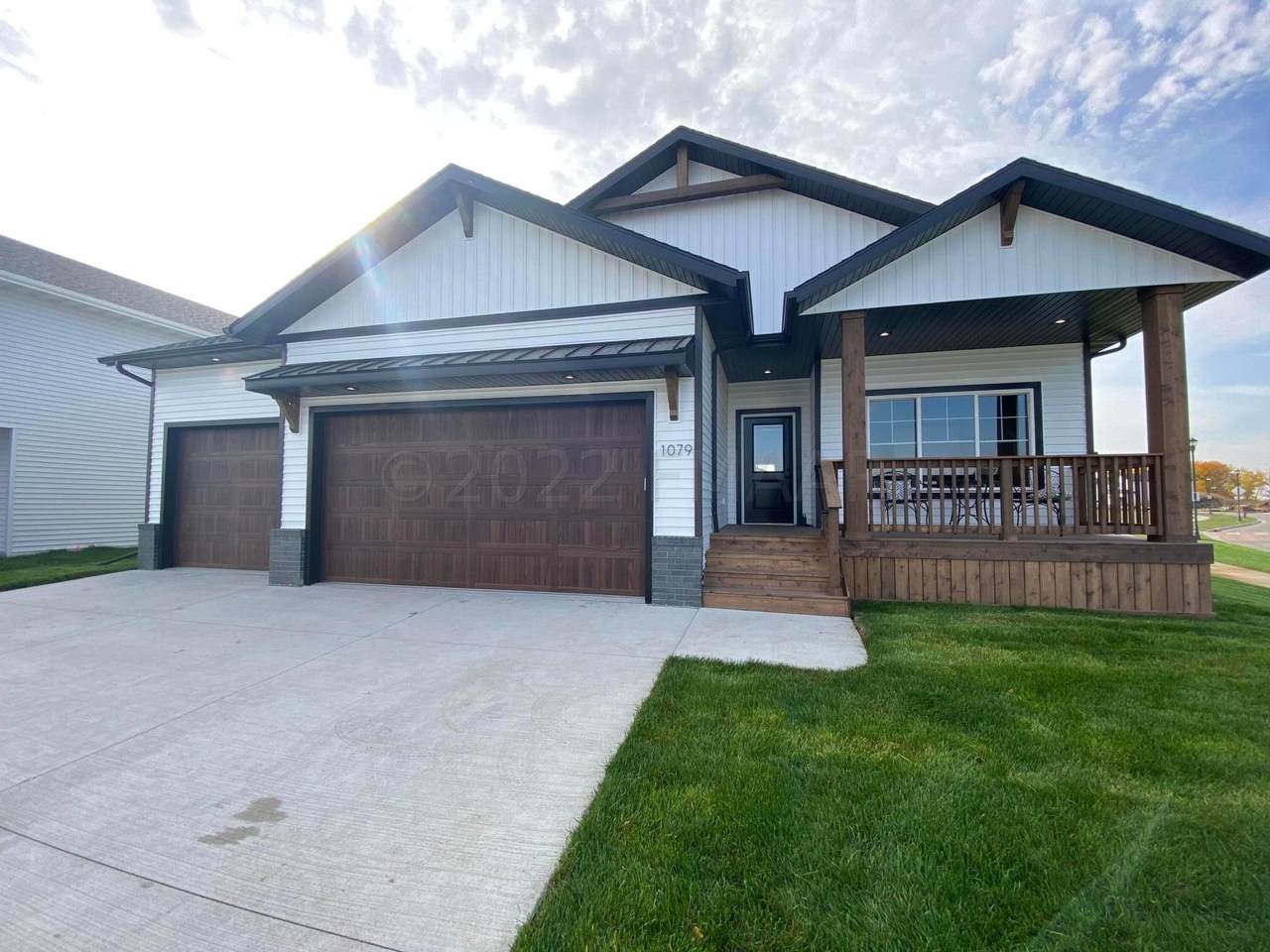 1079 54 Avenue - Photo 1