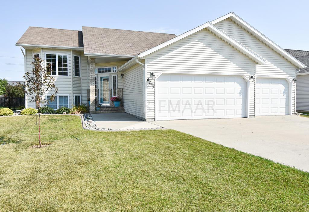 4257 41 Avenue - Photo 1