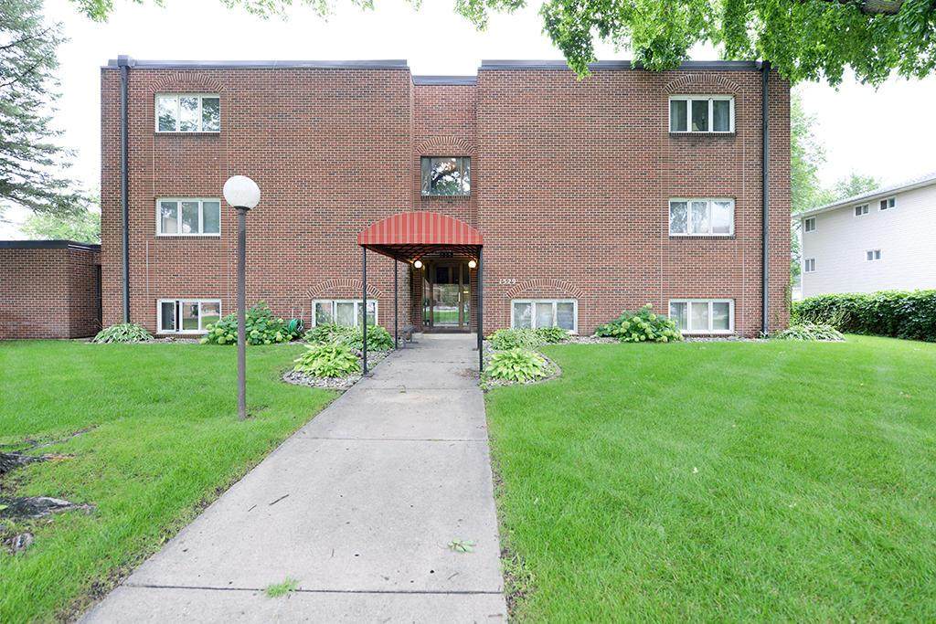 1329 N Broadway - Photo 1