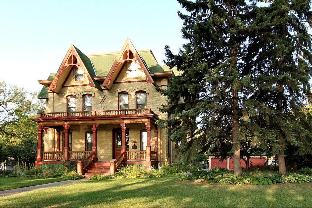 611 8 Street - Photo 1