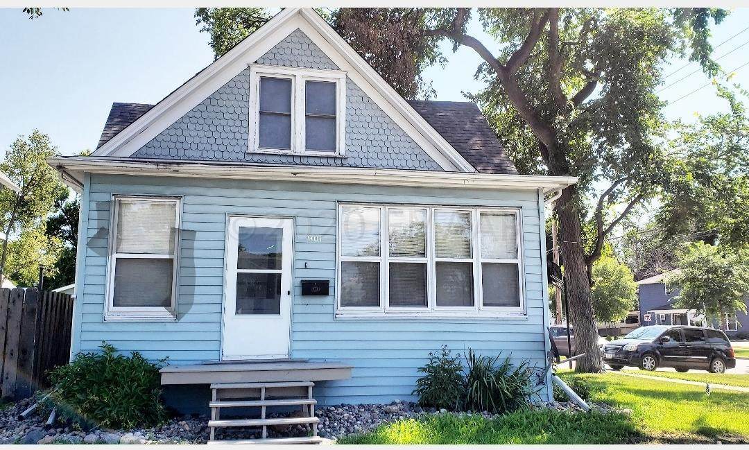 901 4 Street - Photo 1