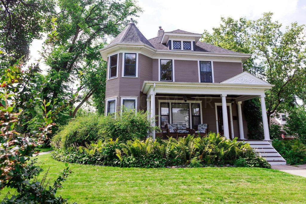 1102 N Broadway - Photo 1