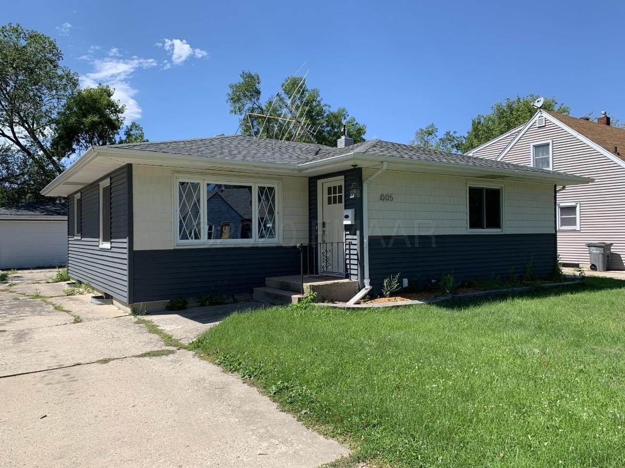 1005 15TH Street - Photo 1
