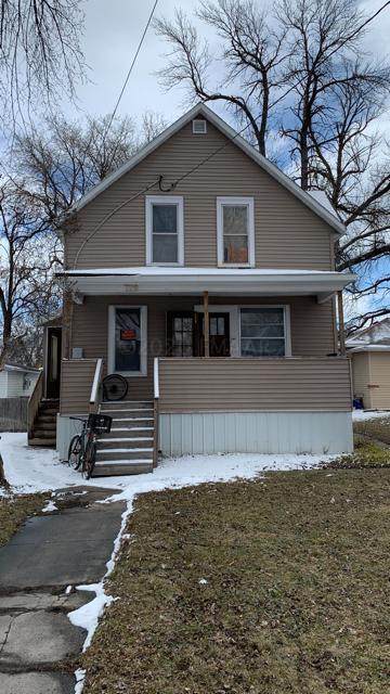 729 3 Street - Photo 1