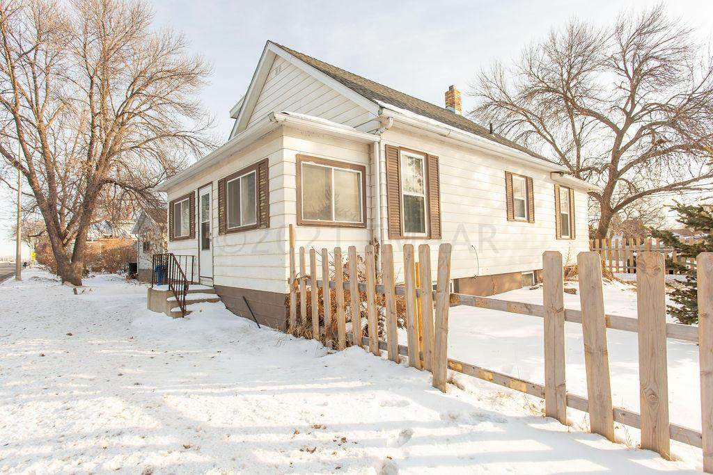 211 Center Avenue - Photo 1